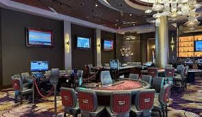 Live dice roll in certified studio environment Dealer rolling three dice live during Super Sic Bo game on skintoto togel